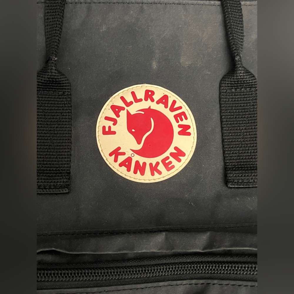 Fjall Raven KÅNKEN Charcoal EVERYDAY OUTDOOR Backpack - Picture 4 of 14